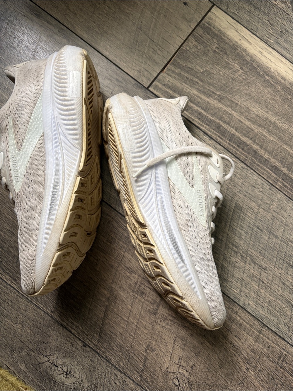 Brooks Women's Running Shoes in Light Beige/Off-White - Picture 4 of 9